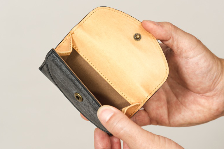 ブライドルレザーの３つ折り財布の特徴01