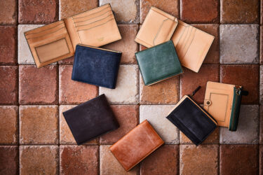 コンパクトなブライドルレザーミニ財布の魅力。二つ折りコンパクト財布や三つ折り財布、小銭＆カード入れなどメンズ財布が勢ぞろい！