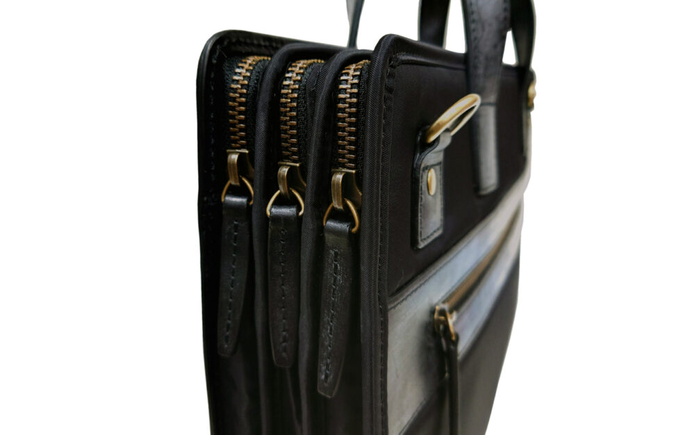 ダヴィンチファーロのコレクション「Alba Bridle Misto 3zip Shoulder Bag」goodpoint