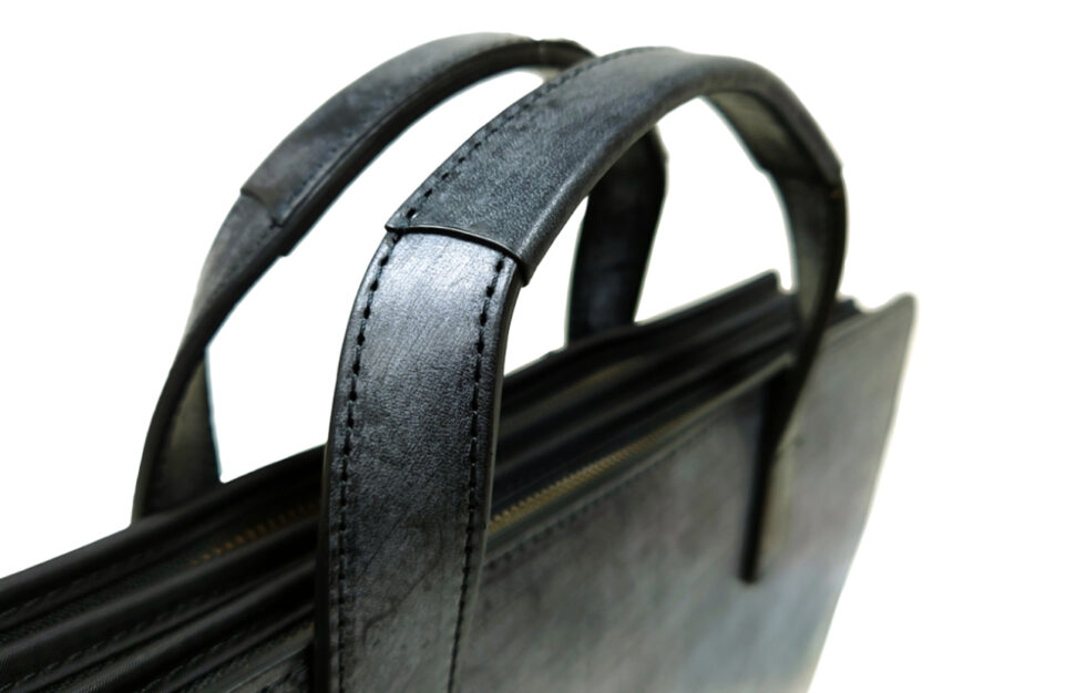 ダヴィンチファーロのコレクション「Alba Bridle Misto 3zip Shoulder Bag」goodpoint